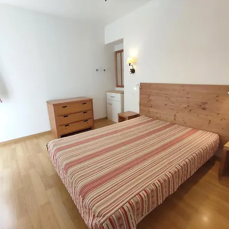 Pat 83, T2, Centre Luchon, Wifi, Casier A Skis, 4 Personnes Daire